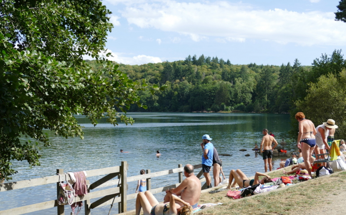 © Baignade - Gour de Tazenat