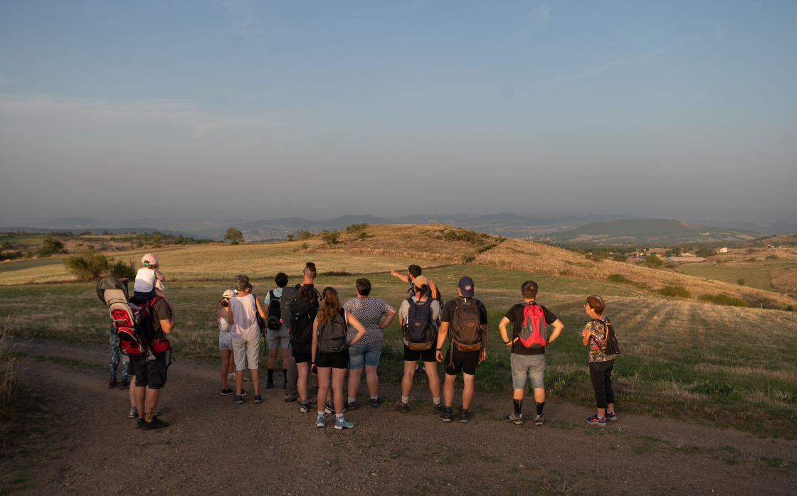 © Sortie volcanique et tectonique, la montagne de la Serre vue depuis le puy Giroux