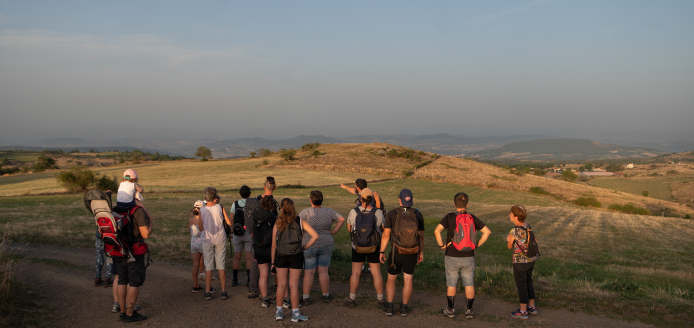 Sortie volcanique et tectonique, la montagne de la Serre vue depuis le puy Giroux