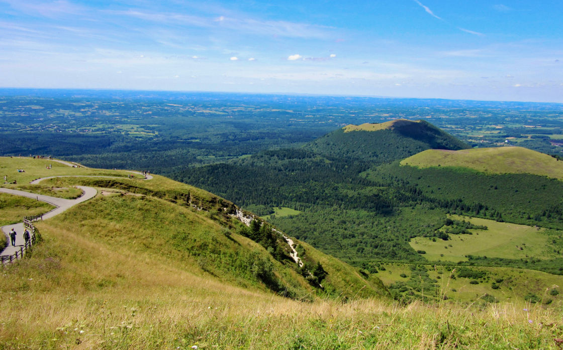 © Vue du sommet du puy de Dôme