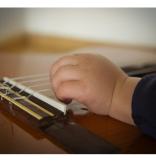 Rendez-vous réguliers : Rencontre musicale parents-bébés | Médiathèque de Yronde-et-Buron