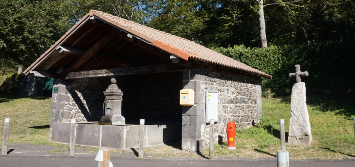 Menhir christianisé à Villars