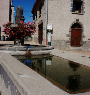 Fontaine-Lavoir de Saulzet-le-Chaud