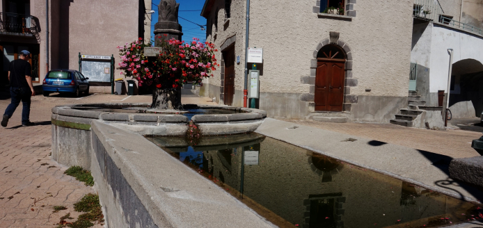 Fontaine-Lavoir de Saulzet-le-Chaud