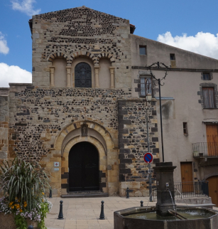 L'abbatiale Saint-Pierre et ses bâtiments conventuels_Beaumont