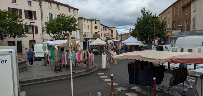 Marché local de Vic le Comte les jeudis matins