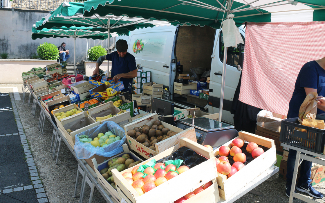 © Marché alimentaire Mirefleurs